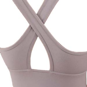 Soutien-gorge de sport pour femme très résistant - Style simple, logo frontal, matière en spandex/nylon, respirant et à séchage rapide, maintien moyen - Product Image 3