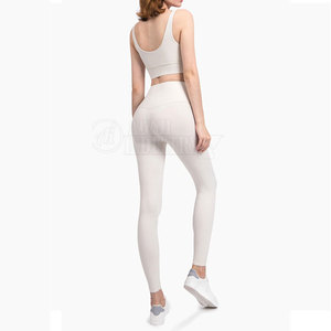 Ensemble de yoga fabriqué en usine pour femmes, de haute qualité, très vendu, matériau durable, respirant, en stock - Product Image 5