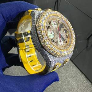 Vente en gros de montres Moissanite glacées | VVS Skeleton Luxury Presidential Design Iced Out Watch - Product Image 1