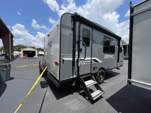 Proveedor Verificado de Autocaravana Usada V-e-n-t-u-r-e Rv Sonic Lite 160VFB 2024 en Venta - Product Image 5