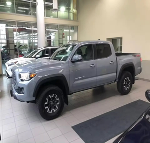 2024 Usado, Volante a la Izquierda, Gris Concreto, TR D Todoterreno Premium con Interior de Cuero Negro, Cámara Trasera - Product Image 2