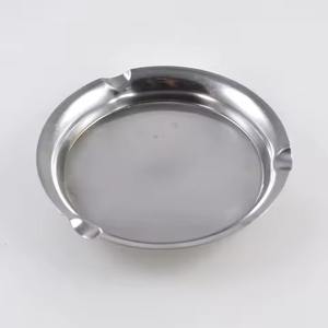 Cenicero Moderno de Resina y Metal, Accesorio para Fumar Hecho a Mano para Cigarros y Cigarrillos - Product Image 2