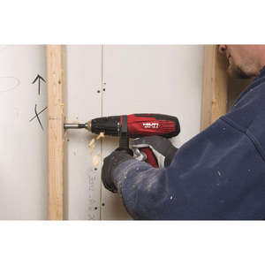 ชุดเครื่องมือไร้สาย 18 โวลต์ ประกอบด้วยสว่านกระแทกแบบไม่ใช้กุญแจ และเลื่อยจิ๊กซอว์ บรรจุในกระเป๋าแบบนุ่ม - Product Image 1