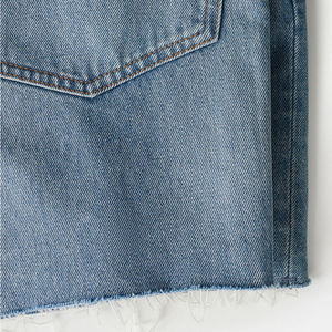 Pantalones Cortos Azules de Mezclilla Ajustados Estilo Y2K, 70% Algodón, 30% Poliéster, Dobladillo Curvo, con Trabillas para Cinturón, para la Temporada de Verano, Hechos en Pakistán - Product Image 2