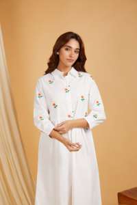 Vêtements de marque personnalisés Robe décontractée à imprimé floral blanc pour femme Vêtements pour femme au prix le plus bas - Product Image 5