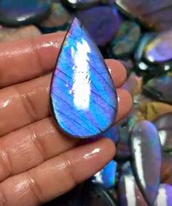 Pierre précieuse en vrac de Labradorite violette de qualité supérieure pour la fabrication de bijoux en Inde - Product Image 2