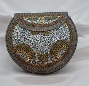 Pochette de luxe faite à la main MOP Devils Eye accessoire de soirée abordable pour les femmes - Product Image 4