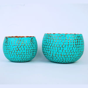 Bol en cuivre moderne avec motif en nid d'abeille Décoration intérieure élégante et pour servir des collations aux fruits ou pour les mariages - Product Image 1