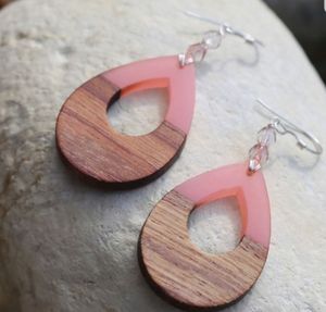 Boucles d'oreilles pendantes en bois vintage gravées au laser personnalisées pour mariage - Commande en gros disponible - Product Image 1