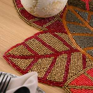 Mantel de Mesa Delgado Artesanal de Lujo con Diseño Floral Vintage y Reverso de Satén para Uso Doméstico - Product Image 3