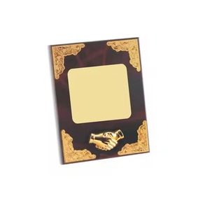 Placa de madera de buena calidad con apretón de manos de metal para reconocimiento de empleados y ceremonias de logros especiales a precio de exportación - Product Image 3