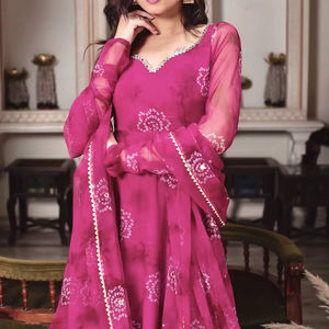 Ensemble de costume Anarkali imprimé Bandhani de luxe Unity avec dupatta en tissu de georgette doux, pour les fêtes et les occasions spéciales - Product Image 1