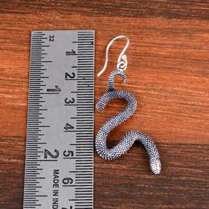 Pendientes de Serpiente de Moda 2024, Joyería Gótica de Latón para Mujer, Acabado Antiguo, Estilo Animal Serpentina, Pendientes Colgantes, Venta al por Mayor/OEM/ODM - Product Image 3