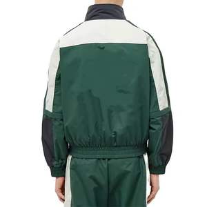Ensemble de survêtement streetwear personnalisé 2 pièces en microfibre satinée brodée, coupe-vent à séchage rapide, veste courte et pantalon cargo zippé pour l'automne - Product Image 3