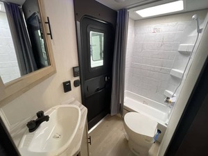 Nouvelle caravane de camping F-o-r-e-s-t R-i-v-e-r Grey Wolf 26DBH 2026 à vendre - Product Image 2