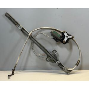 Moteur électrique de vitre avant droite RENAULT Master 2ème Série 8200162710 (97>03) - Product Image 1