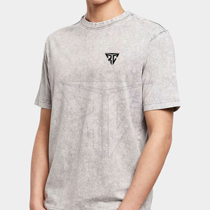 เสื้อยืดผู้ชายผ้าฝ้าย 100% หนานุ่ม ระบายอากาศได้ดี สไตล์ลำลอง ล้างสีแบบแอซิดวอช พร้อมโลโก้และดีไซน์วินเทจตามสั่ง - Product Image 3