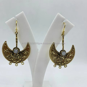 Boucles d'oreilles créoles plaquées or intemporelles pour femme perle classique embellie pour les mariages et les fêtes cadeau - Product Image 1