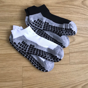 Chaussettes de football antidérapantes personnalisées avec logo en gros pour le football, le trampoline, le yoga, le pilates, les terrains de jeux intérieurs, hommes, enfants, usine - Product Image 4