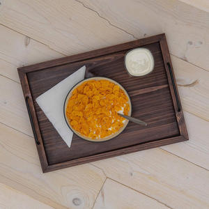 Bandeja de madera de pino artesanal de primera calidad con asas de metal, Juego de 2 bandejas decorativas y duraderas para uso en restaurantes y hoteles - Product Image 5