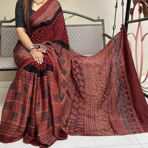 Stylish Semi <b>Silk</b> Saree for Adults Soft and Smooth All over with Digital Prints and Decorative Tassels on the Pallu - Product Image 3