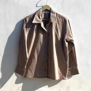 Khadi Chemise intelligente en coton marron grande taille pour femmes, style décontracté, avec boutons, tissu doux fabriqué en Inde pour les vacances à la plage au printemps, vente en gros - Product Image 1