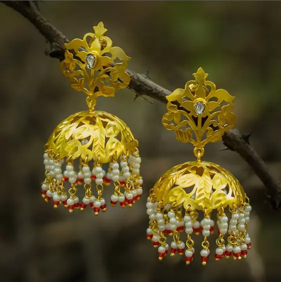 Perline bianche oro lucido tradizionale Punjabi Jhumki |