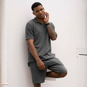 Polos personnalisables pour hommes 100% coton, manches courtes, design élégant, idéaux pour les uniformes de travail et les sorties décontractées - Product Image 2