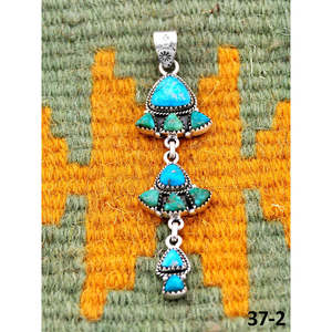 Pendentif Turquoise Fait Main du Sud-Ouest, Émeraude de la Vallée avec Sertissage à la Française en Argent Sterling, Breloques Taille Émeraude - Product Image 2