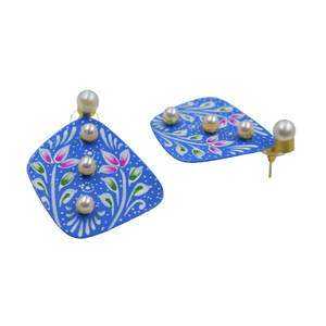 Vente en gros de boucles d'oreilles peintes à la main pour femmes 2024 Fabricant Fournisseur Boucles d'oreilles en pierre MOP plaquées or pour femmes et filles - Product Image 3