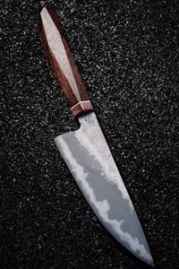 Cuchillo de chef de acero al carbono hecho a mano profesional de alta calidad con cuchillo de cocina con mango de madera rosa. - Product Image 2