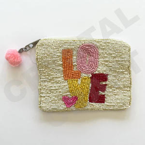 Pochette à monnaie personnalisée en perles de rocaille LOVE Design Magnifique porte-monnaie avec accessoires tendance - Product Image 1