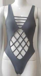 Ensemble de bikini de haute qualité pour femmes Ensemble de design unique pour nageuses avec logo personnalisé - Product Image 4