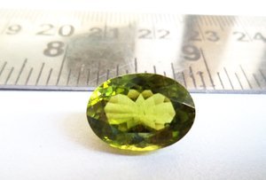 Fabrication de bijoux de qualité supérieure forme ovale à facettes 100% péridot vert naturel pierre précieuse semi-précieuse à facettes à bas prix OEM - Product Image 4