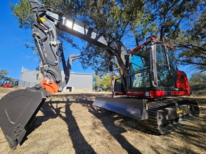 Excavadora de cadenas RH80E de 3 toneladas con 110 kW de potencia, capacidad de cazo de 0.12 m³ y alta potencia de excavación - Product Image 1