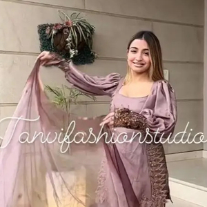 Soie de satin de qualité pure de concepteur avec broderie et bordure manches complètes avec tissu de travail à la main en diamant à un coût efficace - Product Image 1