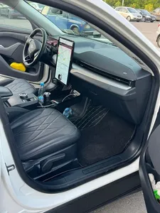 NEAT 2021, Mustang Mach-E 98 kWh I, Bajo kilometraje, Transmisión automática, Techo solar panorámico, Luces LED, Luces diurnas LED - Product Image 5