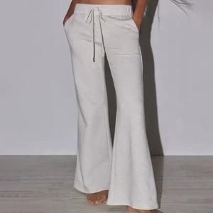 Pantalones de chándal con parte inferior de campana con logotipo personalizado para mujer, cintura elástica, pierna ancha, elásticos, informales, elegantes, con estilo frontal plano, ajustados - Product Image 2