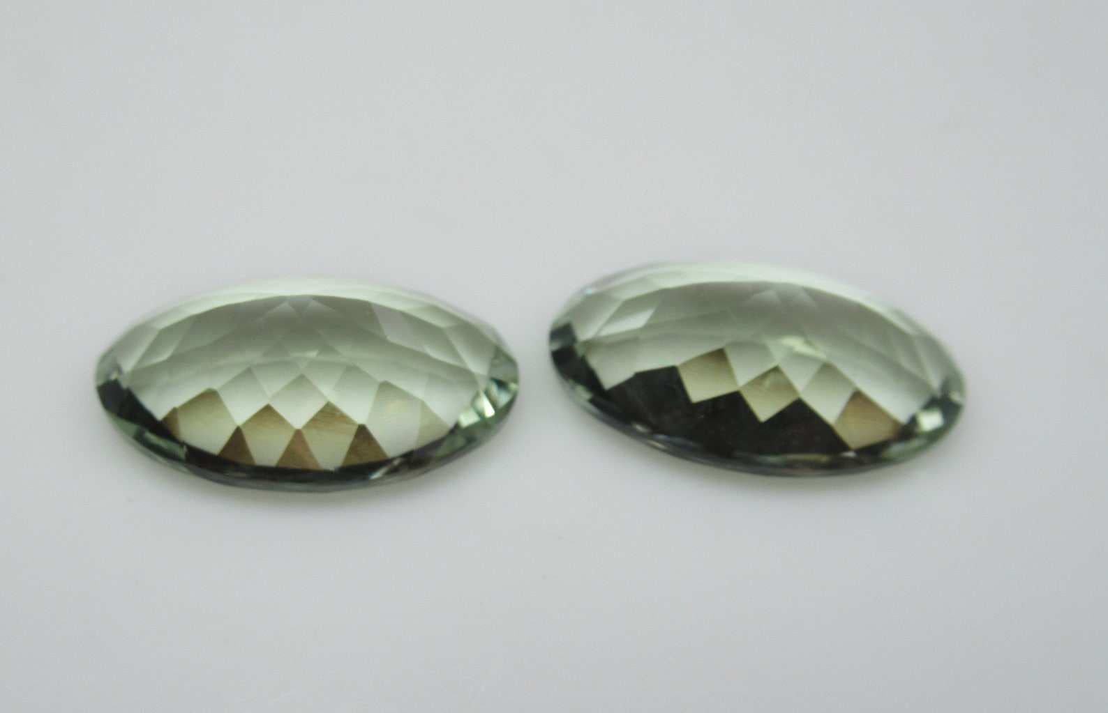 สีเขียว