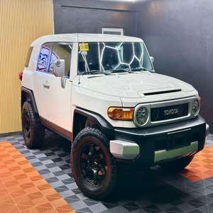 Toyota FJ Cruiser Bastante utilizado Velocidad máxima Mejor precio Venta caliente Pedido al por mayor disponible Volante a la izquierda y a la derecha a la venta - Product Image 2