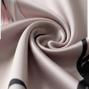 Ropa de Dormir de Satén Transpirable con Estampado Digital, Ropa de Dormir Ligera y Suave, Ropa de Estar Cómoda para Mujer, Servicio de Diseño Personalizado - Product Image 4