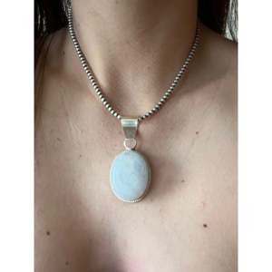 Colgante de Plata de Ley con Baño de Rodio en Oro Rosa, Diamantes y Perlas de Piedra Lunar, Engastado en Bisel, Joyería para Compromiso - Product Image 2
