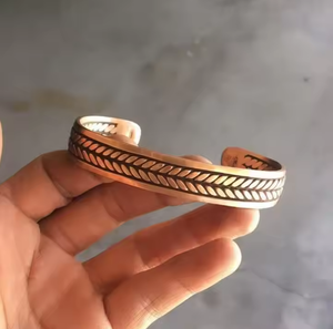 Vente en gros de bracelets en cuivre pur 99.9% polis à la main thérapie magnétique traditionnelle pour le soulagement de l'arthrite cadeaux d'amitié personnalisés - Product Image 2