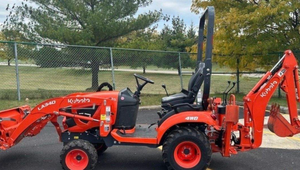 En stock, tracteur utilitaire puissant KUBOTA BX23S pour l'aménagement paysager, le creusement et le transport, en excellent état - Product Image 5