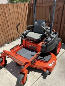 Tondeuses à gazon Kubota Z232-42" Deck 21.5Hp Zero Turn à vendre. - Product Image 5