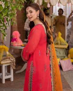 Salwar Kameez, le choix idéal pour les jeunes filles pour les occasions spéciales comme l'Aïd, les mariages et la plage - Les vêtements les plus magnifiques pour femmes dans le monde entier - Product Image 3