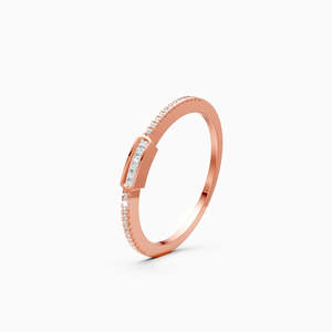 Anillo de boda apilable moderno con diamante redondo cultivado en laboratorio, brillante, con 0.08 quilates en oro amarillo, blanco y rosa de 9 quilates. - Product Image 3