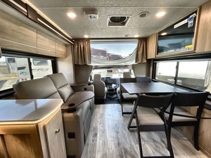 รถบ้านมือสองสภาพดี ปี 2025 รุ่น Coachmen Concorde 321D-S-F สำหรับขาย เหมาะสำหรับการตั้งแคมป์และการเดินทาง - Product Image 6