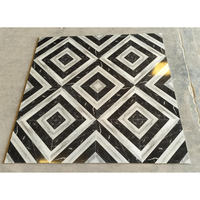 Carreaux de sol en céramique à surface brillante imprimés numériquement 400x400 mm, rayures carrées noires et blanches, style moderne pour intérieur de villa