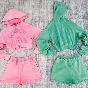 Élégant 2 pièces pour les femmes pour le fitness de haute qualité parfait pour les vêtements de salon de gymnastique et les vêtements de rue ensemble de survêtement court pour femmes - Product Image 5